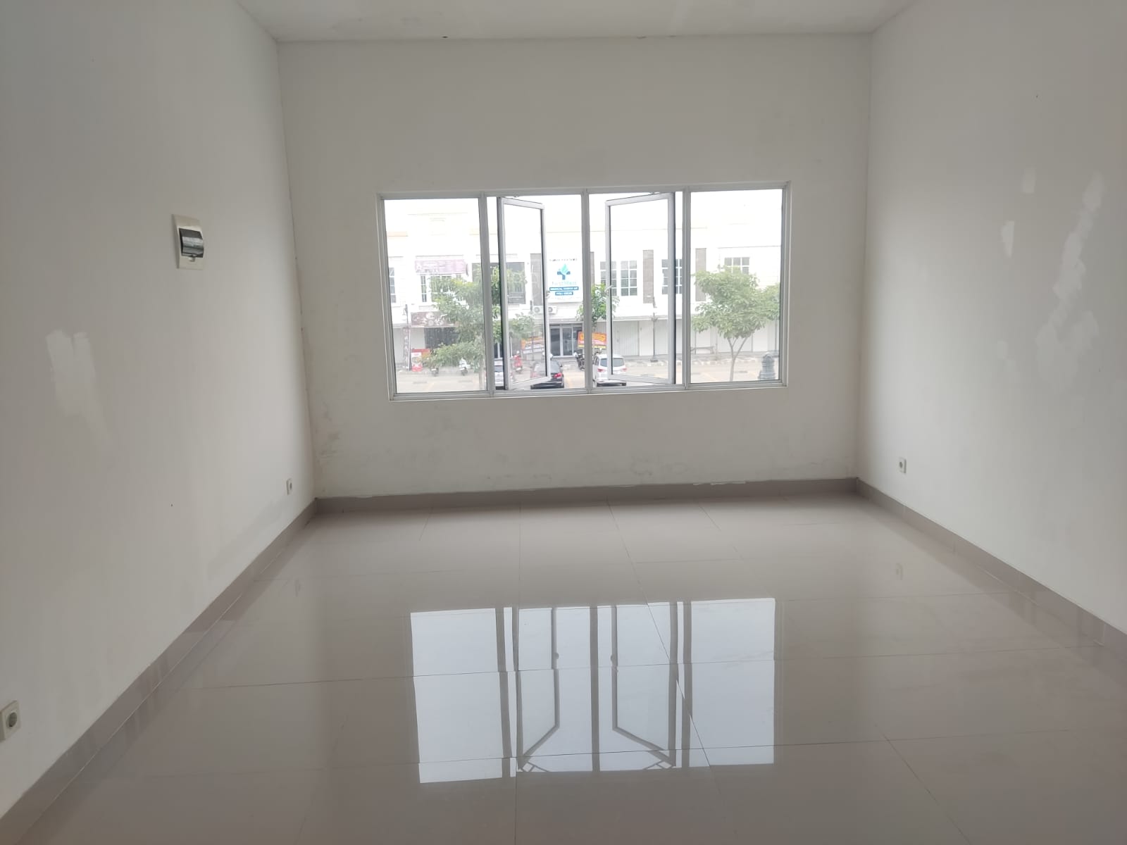 DiSewakan Ruko Gandeng di Sevilla Sporty City Jababeka Cikarang